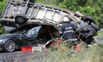 Докато депутатите в парламента си получават петцифрените заплати и се