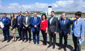 Български и румънски евродепутати със съвместен призив за приемането ни в Шенген от кораба Радецки