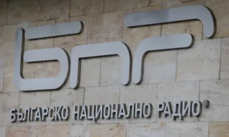 Граждани се събраха на протест и контрапротест заради журналиста Петър