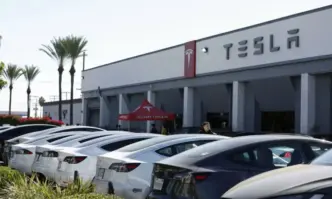 Tesla изтегли 2 млн. автомобила в САЩ заради дефект