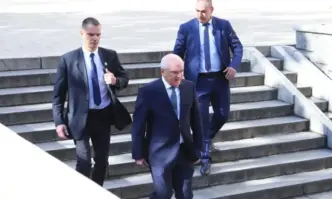 Президент и премиер провеждат финална среща за да решат за