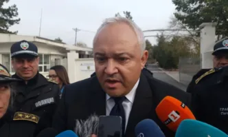 Доколкото знам една политическа партия е поискал оставката ми Бих