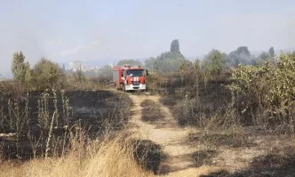 Сухи треви горяха на Околовръстния път в София