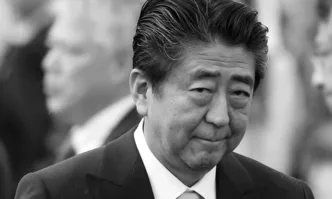 Бившият японски премиер Шиндзо Абе почина, след като бе застрелян на предизборна проява