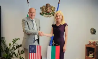 Зарица Динкова на работна среща с посланика на САЩ Кенет Мертен