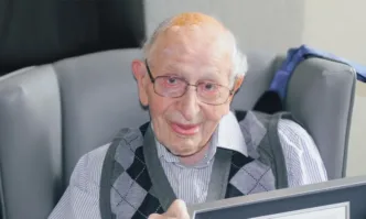 Той е роден в годината на потъването на Титаник Най възрастният мъж