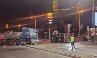 Тежка катастрофа в София между два камиона (СНИМКИ)