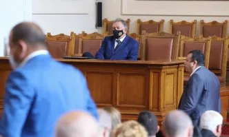Кацаров призна провал на ваксинационната кампания, но вини ГЕРБ