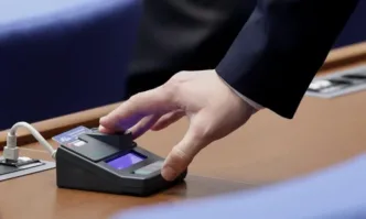 Народното събрание даде разрешение САЩ да разположи самолети цистерни в