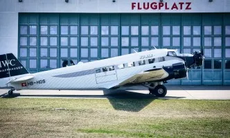 Ретро туристически самолет от Втората световна падна в Алпите, 20 души загинаха