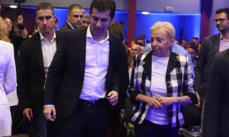 Според Лена Бориславова спешната смяна се наложила защото се появила