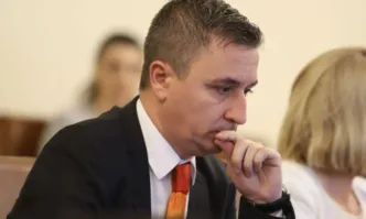 Бившият енергиен министър от правителството Петков Александър Николов отправи обвинение