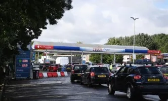 Великобритания издава повече визи, за да реши кризата с горивата