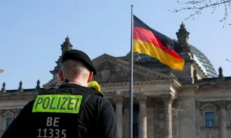 Автомобил се вряза в група пешеходци в централната част на