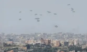 Дванадесет души се удавиха опитвайки се да стигнат до помощите