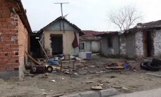 Ромите от Войводиново оспорват премахването на къщите в махалата