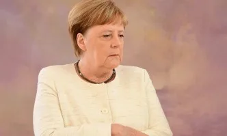 Опасенията се засилват – Меркел отново трудно се крепеше на крака на официално събитие