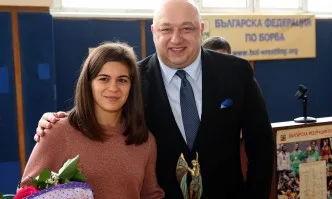 Министър Кралев награди №1 в борбата за 2018 година Тайбе Юсеин