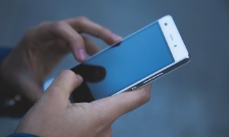 Измамниците искат от жертвата да инсталира на телефона си приложение