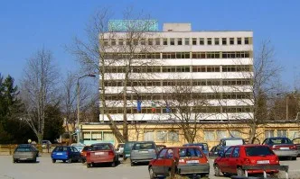 Криза: Съкращават 600 работници в най-големия оръжеен завод в Северна България