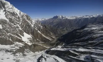 Заради коронавируса: Китай затвори достъпа до Еверест