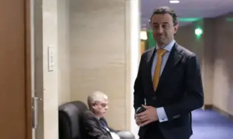 Група привърженици на партия Възраждане нападнаха вербално народния представител от