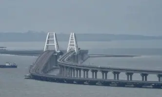 Част от Кримския мост пропадна, има загинали