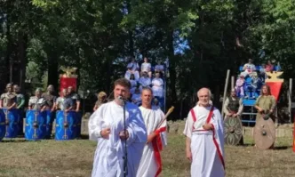 Всяка година организаторите на фестивала от Община Девня се стремят