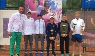 Монов и Симеонов спечелиха бронзови медали на силен турнир до 12 г. в Сърбия