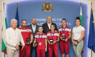 Кралев награди медалистите от Световното първенство по ММА