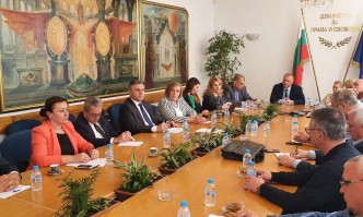 Поредица от срещи с бизнеса у нас започна ДПС Лидерът