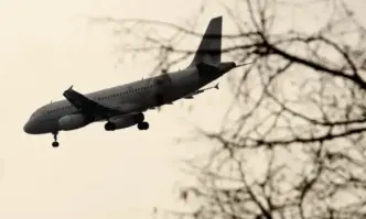 Самолет спука гума на Летище София