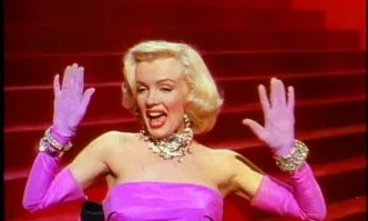 Мерилин Монро във филма Джентълмените предпочитат блондинки, 1953 г.