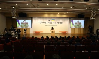 Зеленски твърди, че в Мариупол са убити десетки хиляди и помоли Южна Корея за военна помощ (ВИДЕО)
