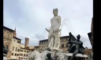 Заради снимка: Германец повреди емблематичен фонтан във Флоренция