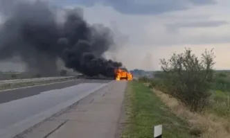 Джип се запали на автомагистрала Тракия около 99 ия километър в