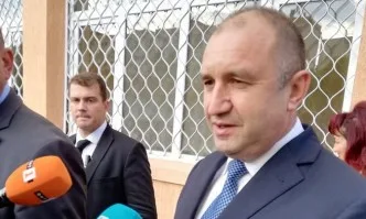 Васил Василев иска евродепутат да си обръсне брадата заради Румен Радев