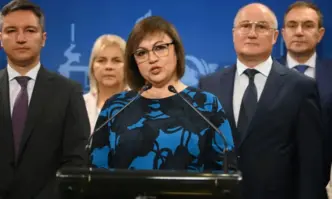 Корнелия Нинова е обновила гардероба си и освен маркови костюми