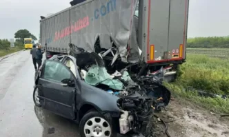Тежък пътен инцидент с участието на тежкотоварен камион е станал
