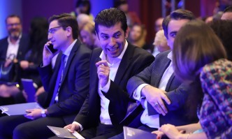 С 30 минути закъснение тръгна учредителното събрание на ПП Учредяваме