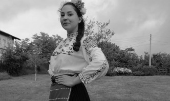 Александра която беше блъсната от автобус на градския транспорт в