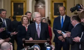 Лидерът на републиканците в Сената на САЩ Мич Макконъл ще