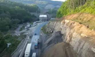 Огромно забавяне се забелязва при строежът на стратегическия главен път