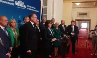 Тази сутрин в 7 30 в дома ми дойдоха двама униформени