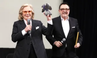 Силви Вартан получи приза БГ модна икона 2025 от Академията за мода