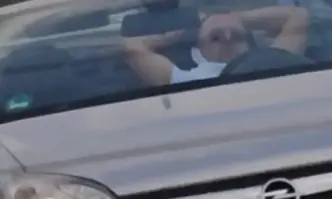 Мъжът шофирал без ръце на Тракия се оправдал пред органите