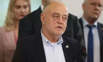 Отнасяме се отговорно даваме си сметка че хората не искат