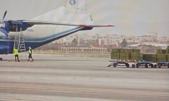 Сайтът afera bg публикува снимки от летище София на които се