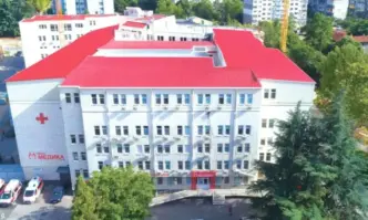 Лекарите от Университетската болница Медика в Русе продължават да се