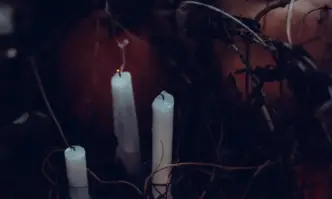 Млад мъж твърди че е дал 142 000 лв на